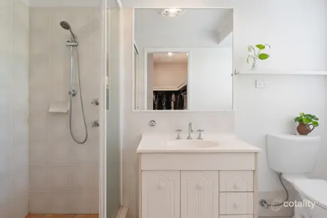 Property photo of 38 Beaconsfield Drive Burleigh Waters QLD 4220