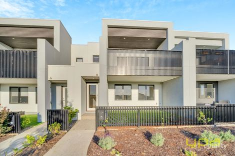 5 COORABULKA WALK, CLYDE NORTH, VIC 3978