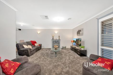 Property photo of 11 Manatoka Crescent Hampton Park VIC 3976