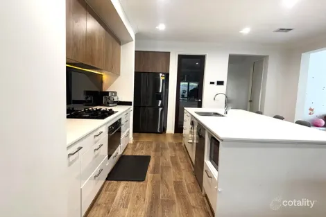 Property photo of 39 Applejack Boulevard Clyde VIC 3978