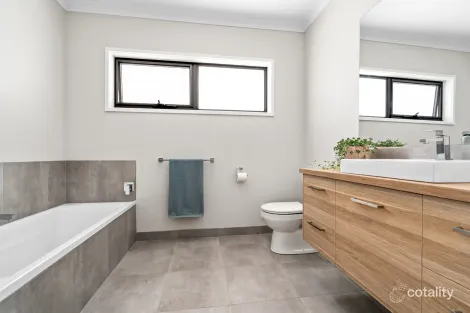 Property photo of 3 Brebner Close Warrnambool VIC 3280