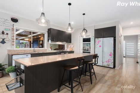 Property photo of 2 Ocean Bend Pakenham VIC 3810