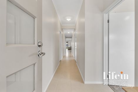 Property photo of 49 Escapade Boulevard Craigieburn VIC 3064
