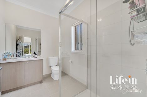 Property photo of 49 Escapade Boulevard Craigieburn VIC 3064