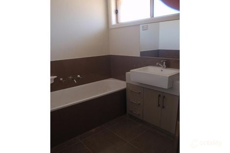 Property photo of 2/72 East Esplanade St Albans VIC 3021