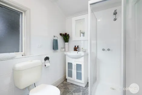 Property photo of 24 Hunt Street Ballarat East VIC 3350