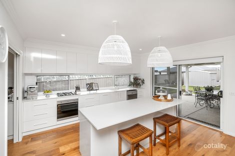 Property photo of 17 Bennelong Crescent Lloyd NSW 2650