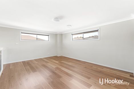 4 Pecan Cres, Grantham Farm, NSW 2765