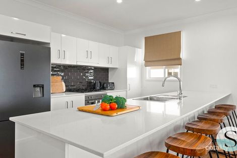 Property photo of 37 Seaside Circuit Caves Beach NSW 2281