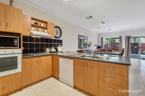 Property photo of 9 Hoxton Crescent Craigieburn VIC 3064