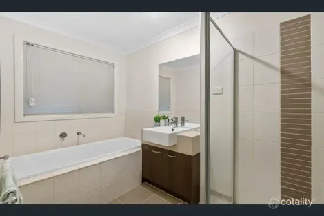 Property photo of 63 Fallingwater Drive Pakenham VIC 3810