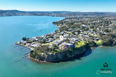15 Gordon St, Eleebana, NSW 2282