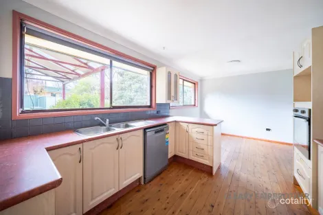 Property photo of 14 Kabbera Boulevard Kelso NSW 2795