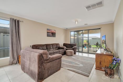 Property photo of 5 Cardinia Grove Manor Lakes VIC 3024