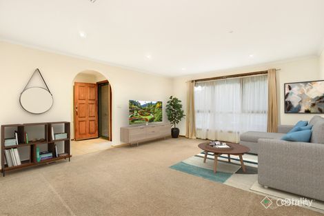Property photo of 2 Robert Molyneux Avenue Endeavour Hills VIC 3802
