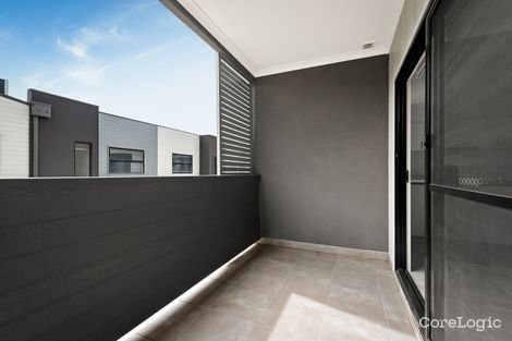 Property photo of 8 Nugget Way Cranbourne East VIC 3977