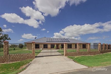 2 Wildflower Ct, Stapylton, QLD 4207