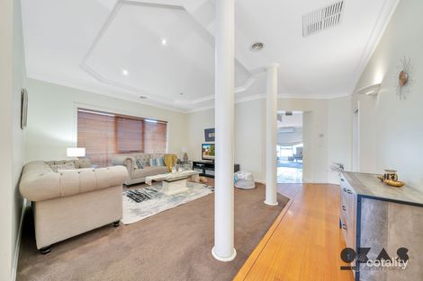 Property photo of 33 Broadhurst Way Caroline Springs VIC 3023
