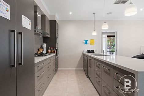 Property photo of 2 Campaspe Mews Strathdale VIC 3550