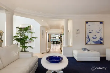 Property photo of 1/9 Tarcoola Crescent Surfers Paradise QLD 4217