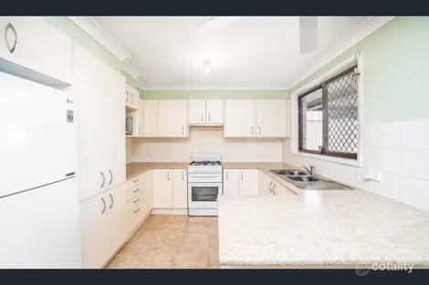 Property photo of 28 Kenyon Crescent Doonside NSW 2767