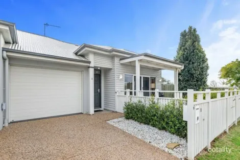 Property photo of 1/9 Roberts Street South Toowoomba QLD 4350