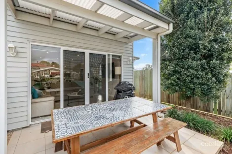 Property photo of 1/9 Roberts Street South Toowoomba QLD 4350
