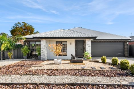 67 Swanson Bvd, Strathfieldsaye, VIC 3551