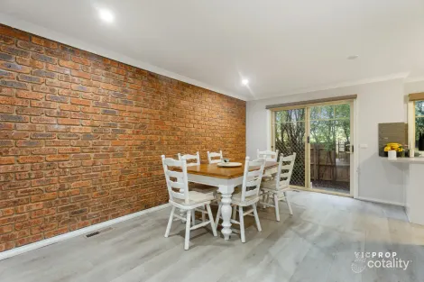 Property photo of 2/70 Francis Crescent Ferntree Gully VIC 3156