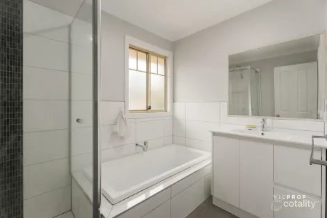 Property photo of 2/70 Francis Crescent Ferntree Gully VIC 3156