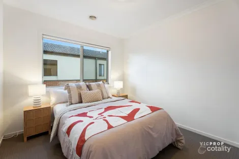Property photo of 39 Baycrest Drive Point Cook VIC 3030