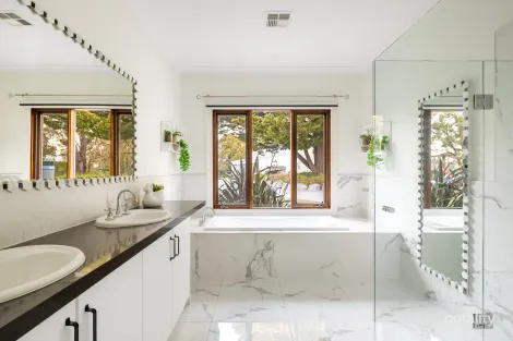 Property photo of 26 Split Rock Road Beaconsfield Upper VIC 3808