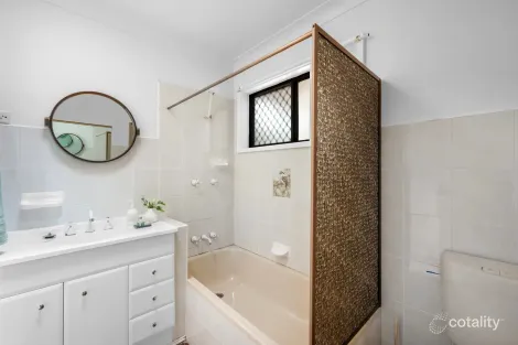 Property photo of 358 Northcliffe Drive Lake Heights NSW 2502