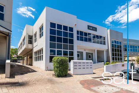 18 Kearns Cres, Ardross, WA 6153