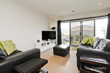 Property photo of 2/4 Durville Street Wyndham Vale VIC 3024