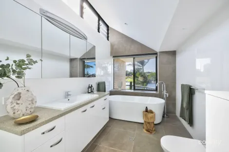 Property photo of 1/52 Hooker Boulevard Mermaid Waters QLD 4218