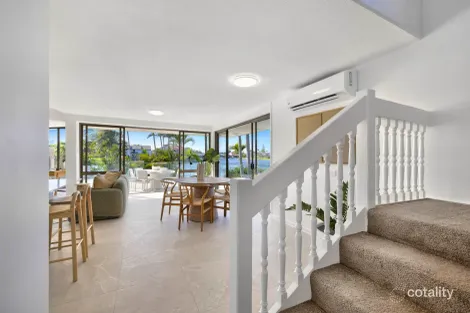 Property photo of 1/52 Hooker Boulevard Mermaid Waters QLD 4218