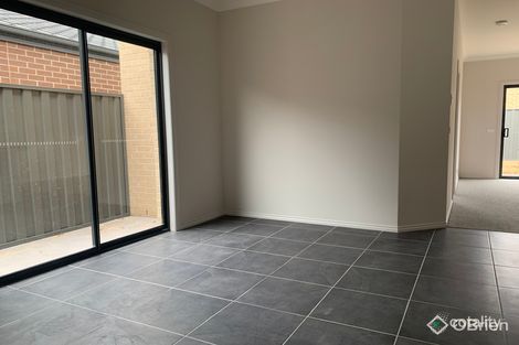 Property photo of 16 Juliet Way Berwick VIC 3806