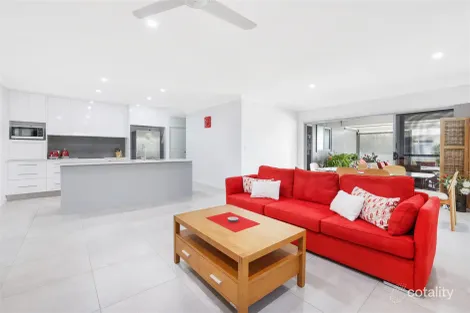 Property photo of 21 Gum Nut Drive Ashfield QLD 4670