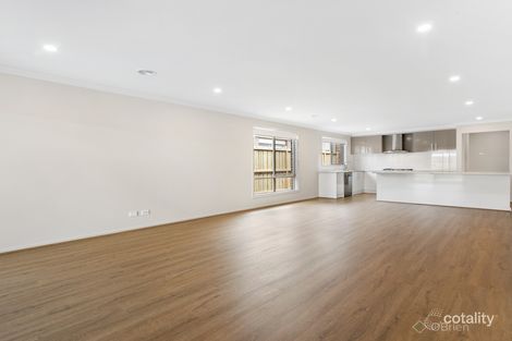 Property photo of 21 Flanagan Crescent Cranbourne South VIC 3977
