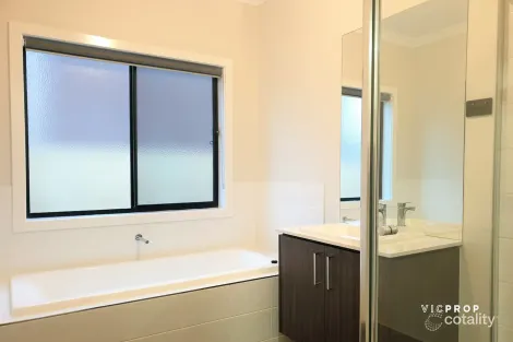 Property photo of 1 Mulloway Drive Point Cook VIC 3030