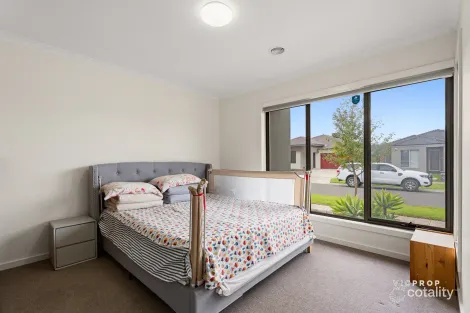 Property photo of 27 Design Drive Point Cook VIC 3030