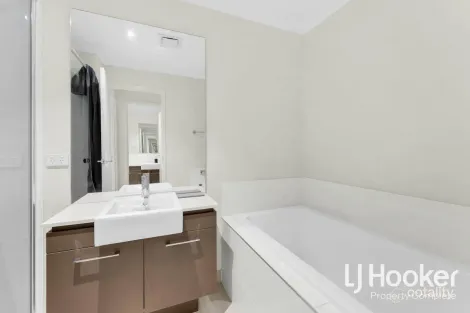 Property photo of 3 Hantlemann Lane Yarrabilba QLD 4207