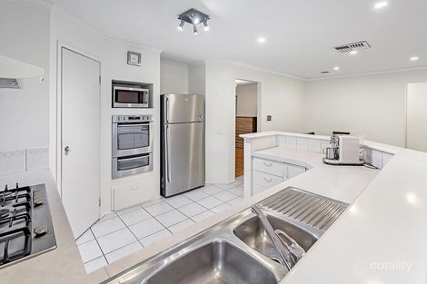 Property photo of 5 Gellion Place Roxburgh Park VIC 3064