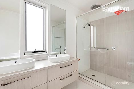 Property photo of 31 Dresden Drive Waterways VIC 3195