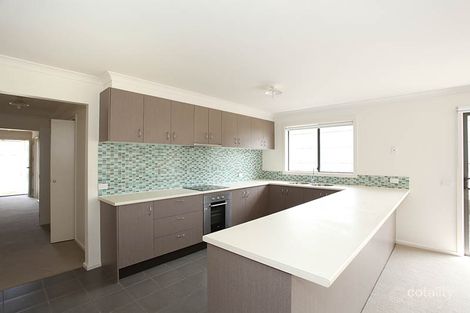 Property photo of 14 Rowan Walk Drouin VIC 3818