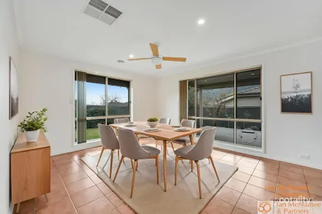 Property photo of 15 Tooroonga Crescent Jerrabomberra NSW 2619