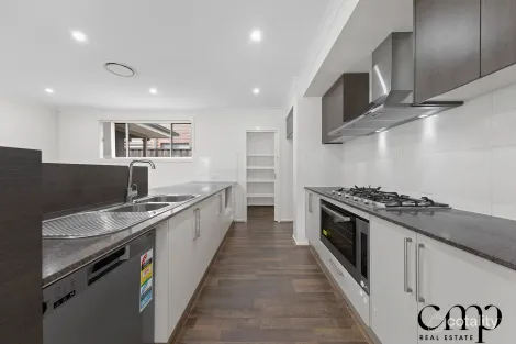12 Hooper Rd, Edmondson Park, NSW 2174