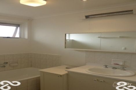 Property photo of 2/96 Locksley Road Ivanhoe VIC 3079