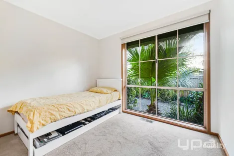 Property photo of 14 Glencara Close Westmeadows VIC 3049
